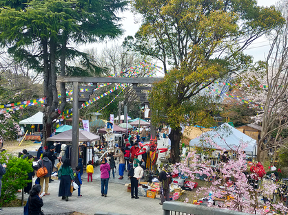 徳林寺の「花まつり」。2020年度国際助成プログラム「日本に居る外国人留学生のヴィジュアル・エスノグラフィー　包摂的な社会の創造に向けて相互理解を深め共感を育む」（2022年4月）